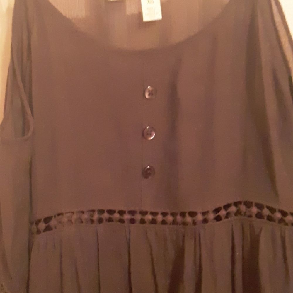 UO STARING AT STARS BLACK BELL SLEEVE COLD SHOULDER TOP XS